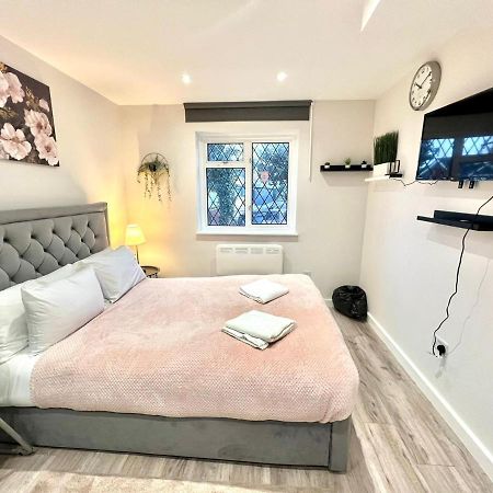Golden Residences - Oakway Feltham Luaran gambar
