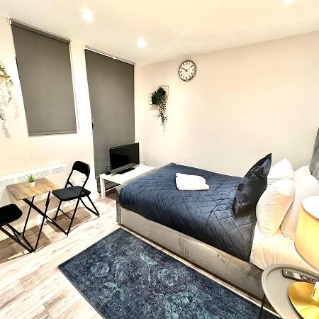 Golden Residences - Oakway Feltham Luaran gambar