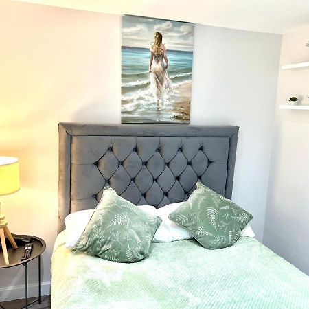 Golden Residences - Oakway Feltham Luaran gambar
