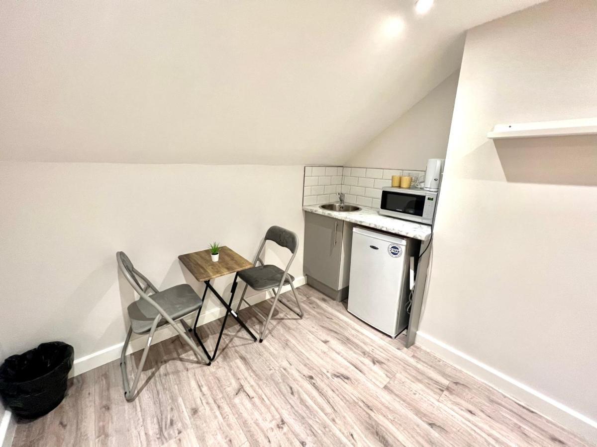 Golden Residences - Oakway Feltham Luaran gambar