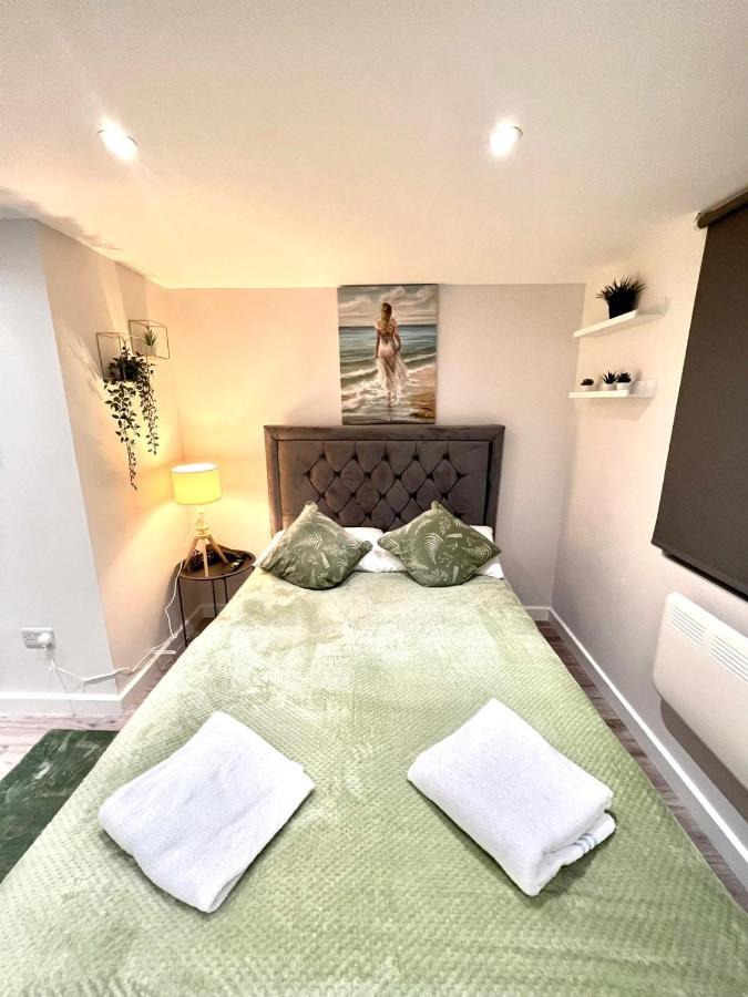 Golden Residences - Oakway Feltham Luaran gambar