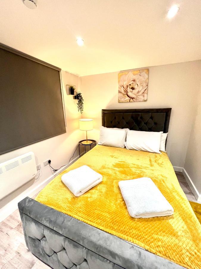 Golden Residences - Oakway Feltham Luaran gambar
