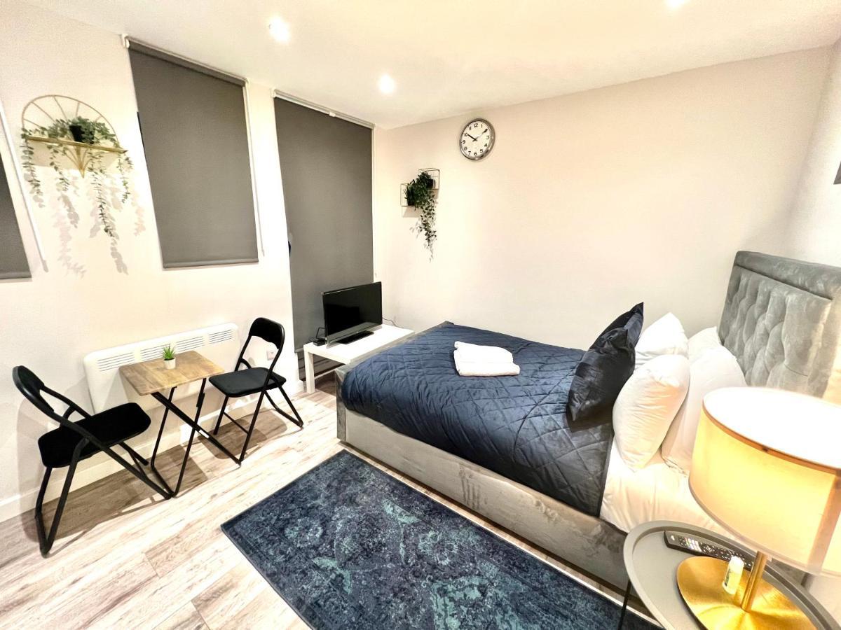 Golden Residences - Oakway Feltham Luaran gambar