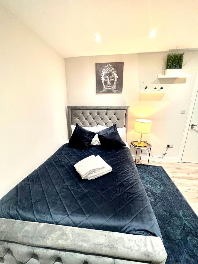 Golden Residences - Oakway Feltham Luaran gambar