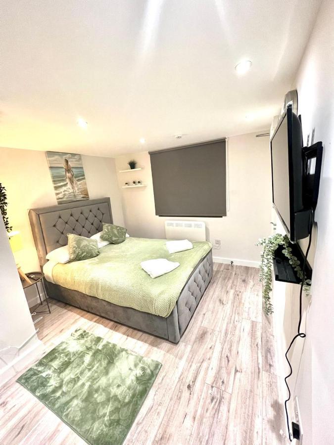 Golden Residences - Oakway Feltham Luaran gambar