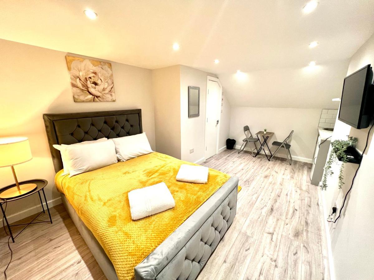 Golden Residences - Oakway Feltham Luaran gambar