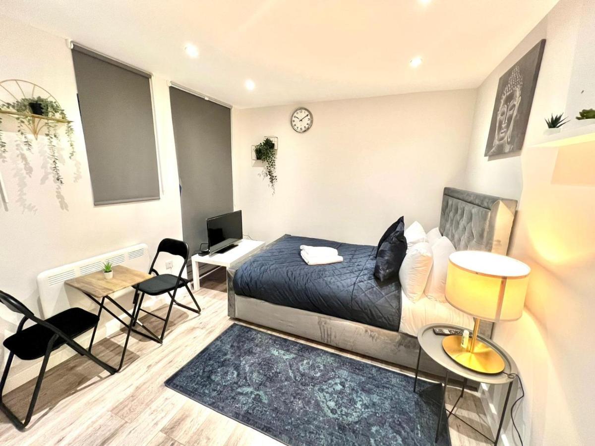 Golden Residences - Oakway Feltham Luaran gambar