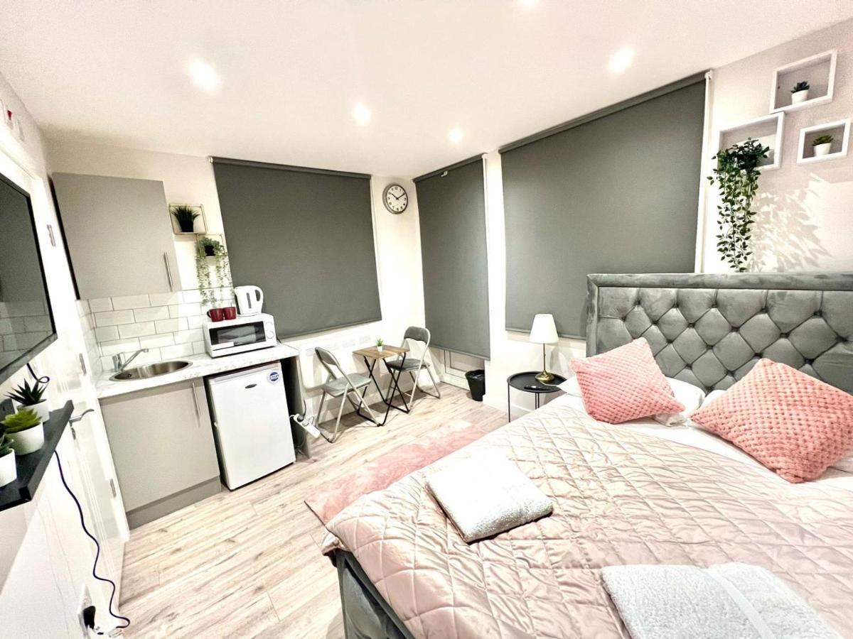 Golden Residences - Oakway Feltham Luaran gambar