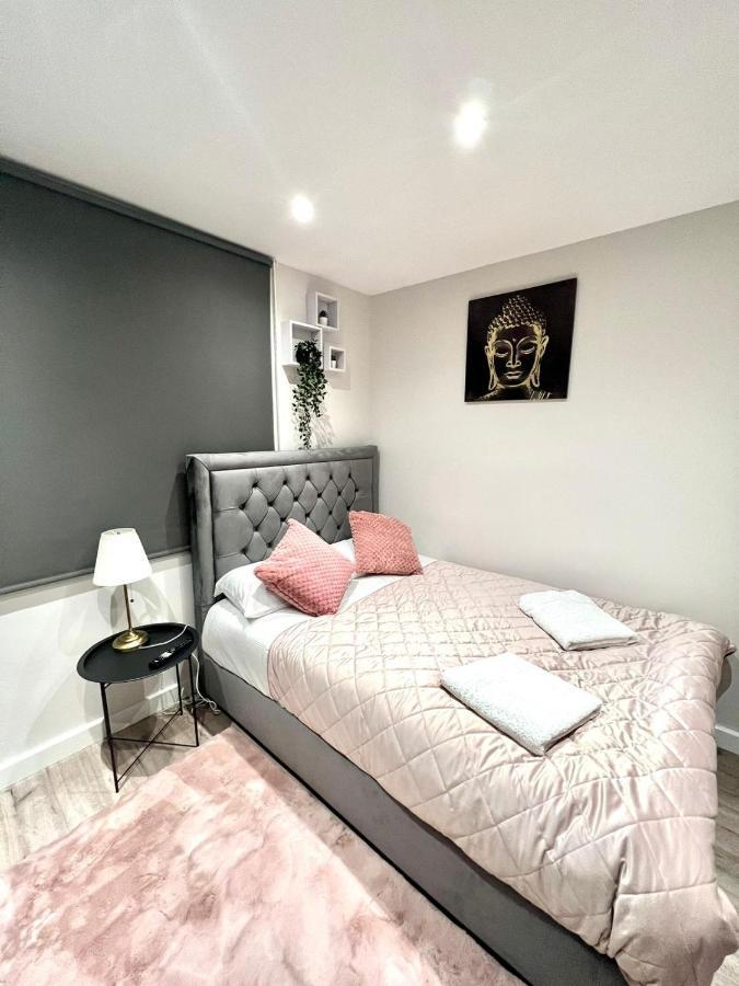 Golden Residences - Oakway Feltham Luaran gambar