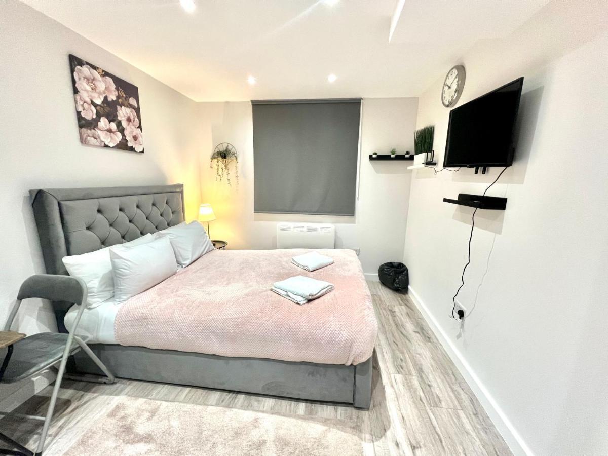 Golden Residences - Oakway Feltham Luaran gambar