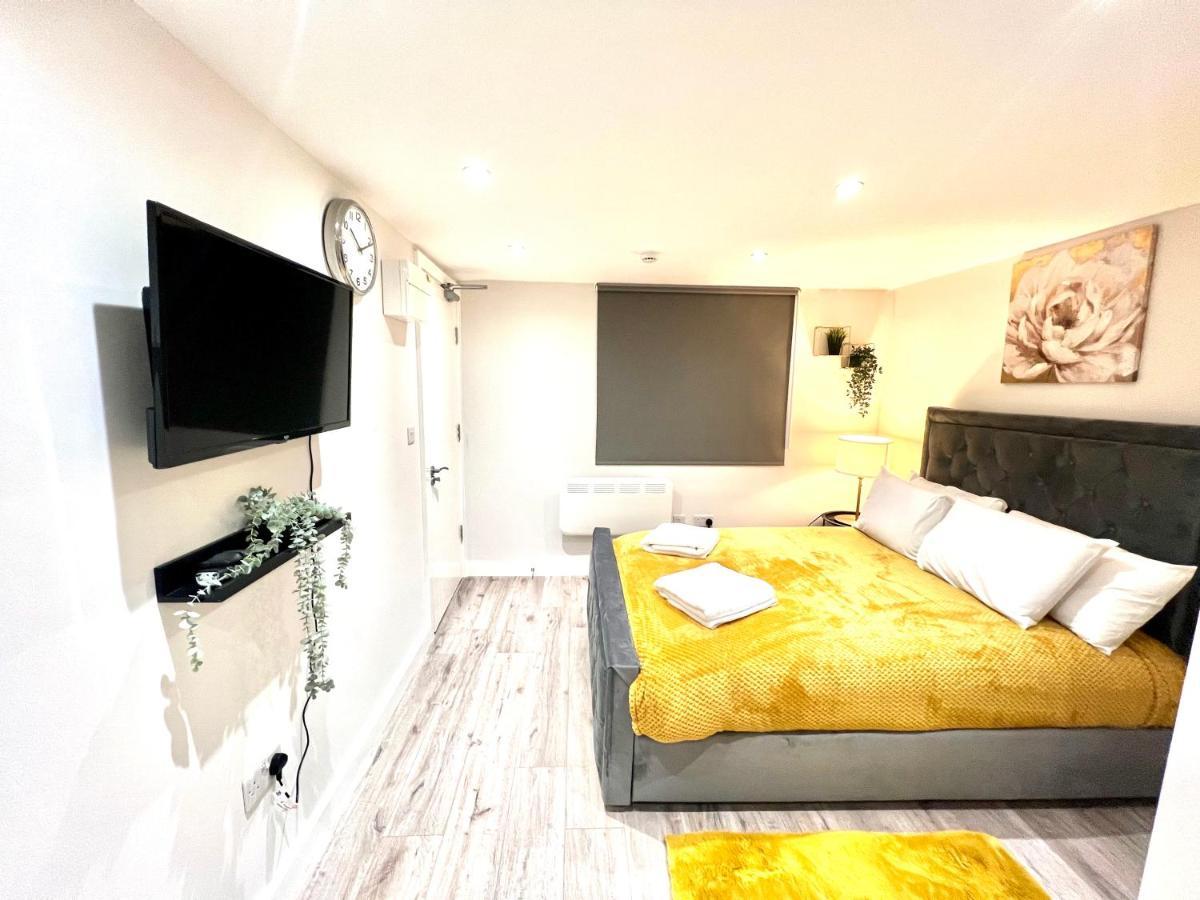 Golden Residences - Oakway Feltham Luaran gambar