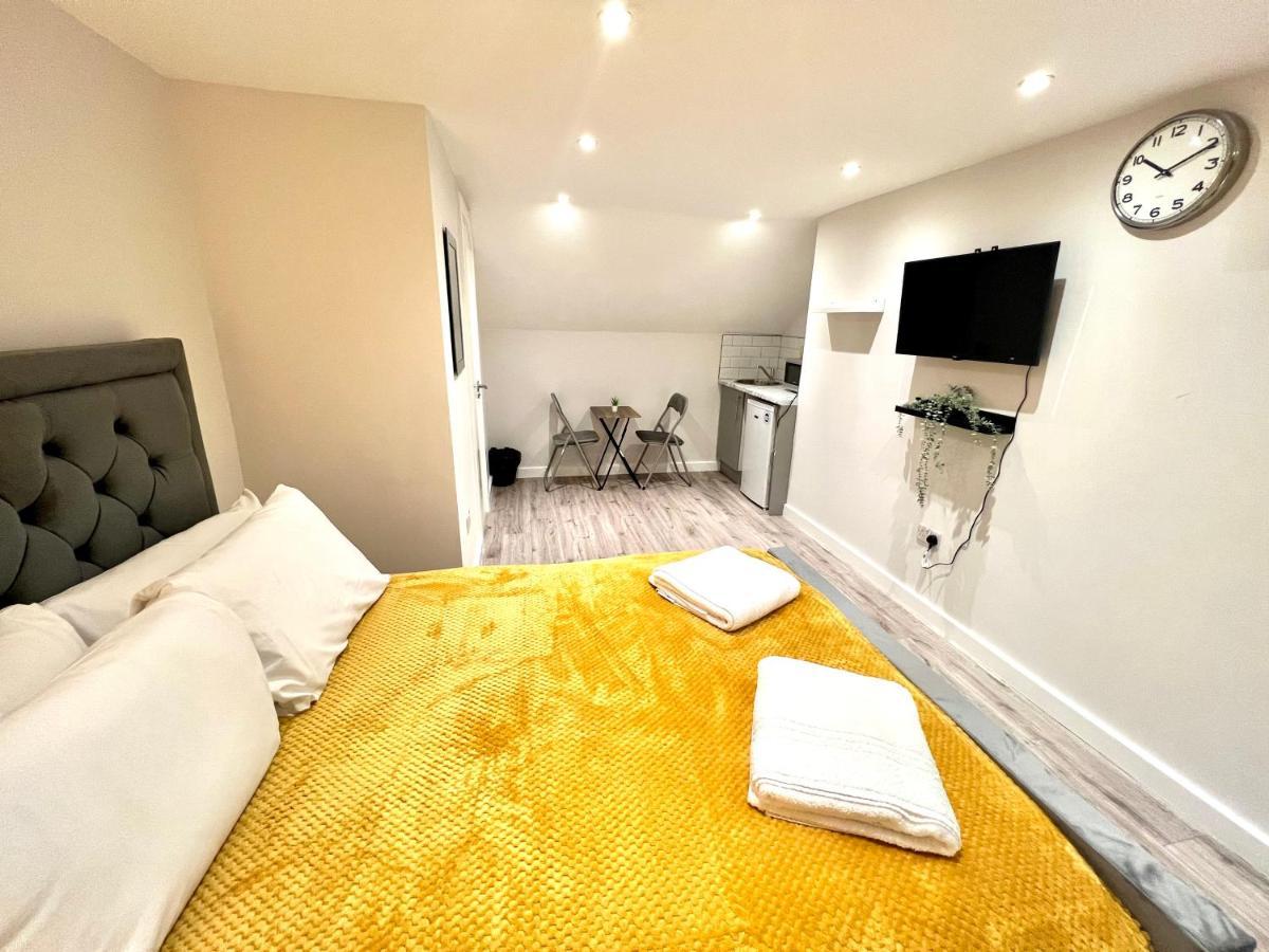 Golden Residences - Oakway Feltham Luaran gambar
