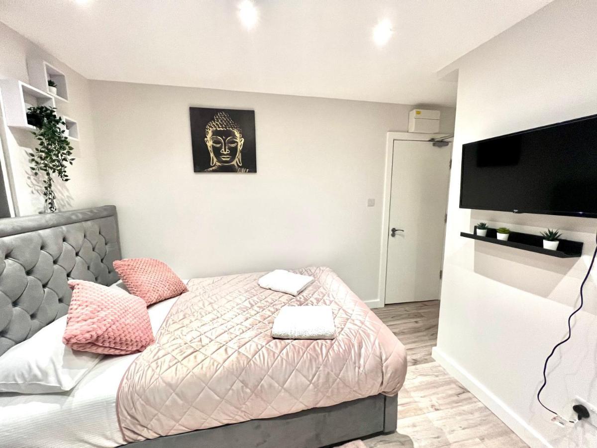 Golden Residences - Oakway Feltham Luaran gambar