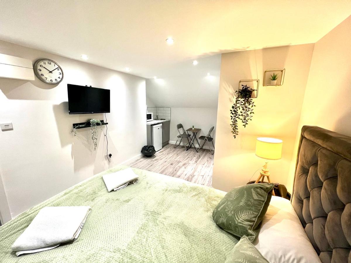 Golden Residences - Oakway Feltham Luaran gambar